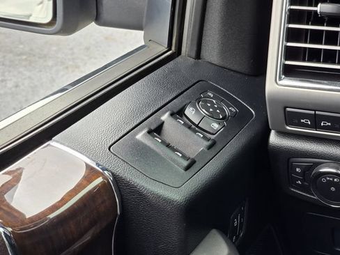 Used 2017 Ford F150 Platinum w/ Equipment Group 701A Luxury AWD/4WD image 17