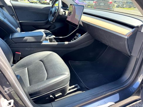 Used 2018 Tesla Model 3 Mid Range image 12