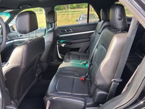 Used 2017 Ford Explorer XLT w/ Equipment Group 202A FWD image 10