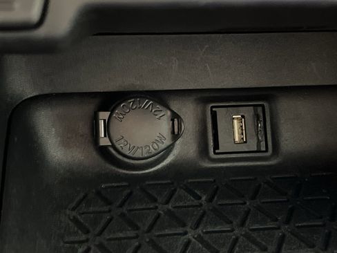 Used 2021 Toyota RAV4 LE image 31