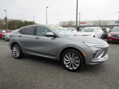 Used 2024 Buick Envista Avenir image 2