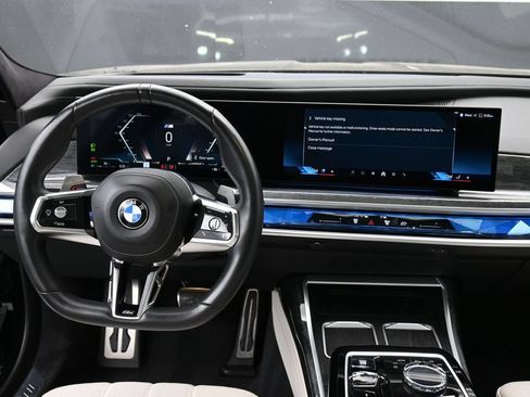 Used 2023 BMW 760i xDrive w/ Luxury Rear Seating Package AWD/4WD image 11