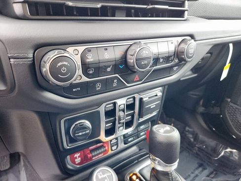 New 2025 Jeep Wrangler Unlimited Rubicon w/ XTREMEE 35" Tire Package image 15