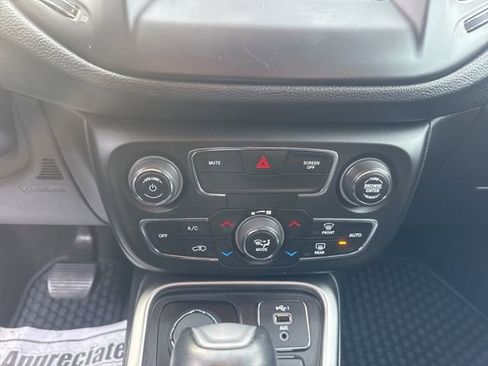 Used 2020 Jeep Compass Latitude w/ Cold Weather Group image 16