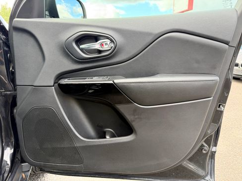 Used 2019 Jeep Cherokee Latitude Plus AWD/4WD image 45