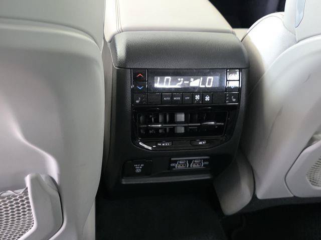 Used 2023 Jeep Grand Cherokee Summit w/ Adv Protech Group IV RWD image 12