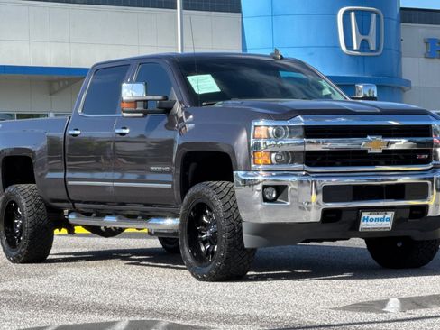 Used 2016 Chevrolet Silverado 2500 LTZ w/ Duramax Plus Package AWD/4WD image 6