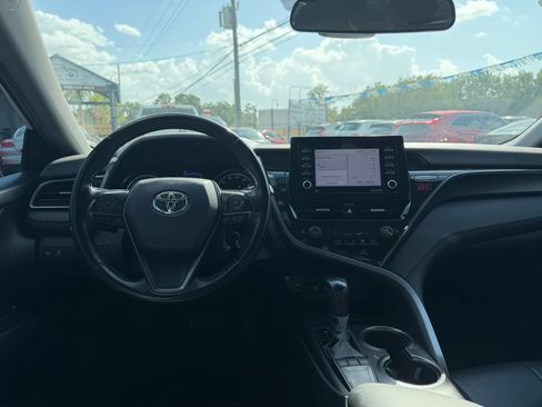Used 2022 Toyota Camry SE FWD image 16
