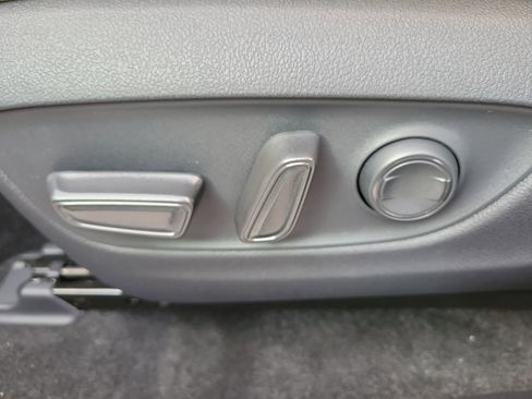 Used 2025 Toyota RAV4 XLE image 19