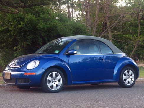 Used 2007 Volkswagen Beetle Convertible w/ Package 1 FWD image 1