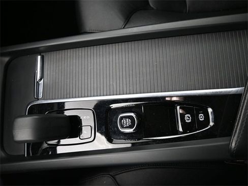 Used 2023 Volvo XC60 B5 Core w/ Climate Package image 10