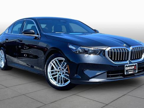 Used 2024 BMW 530i xDrive w/ Convenience Package AWD/4WD image 3