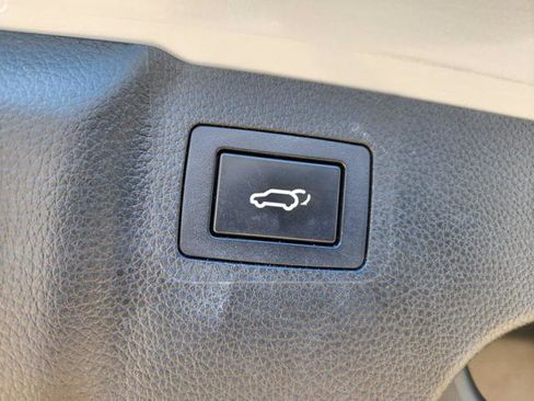 Used 2017 Hyundai Santa Fe Limited AWD/4WD image 16