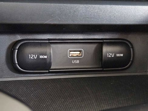 Certified 2025 Kia Soul LX w/ LX Technology Package FWD image 30