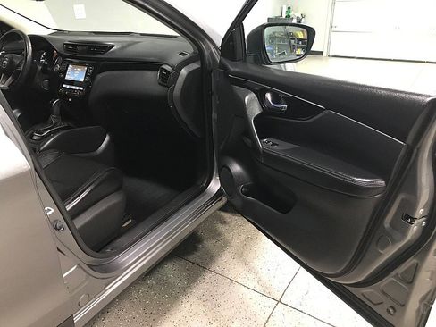 Used 2017 Nissan Rogue Sport SL w/ SL Premium Package AWD/4WD image 12