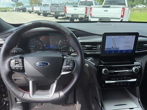 Certified 2022 Ford Explorer ST-Line AWD/4WD image 17