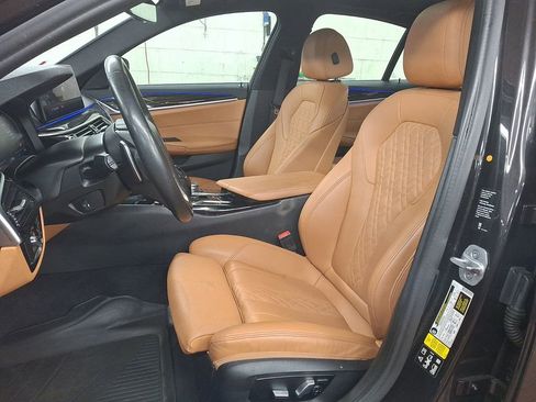 Certified 2022 BMW 530i xDrive w/ Convenience Package image 9