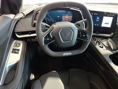 Used 2024 Chevrolet Corvette Z06 w/ Z07 Performance Package image 9