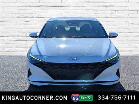 Used 2022 Hyundai Elantra SEL w/ Convenience Package image 2