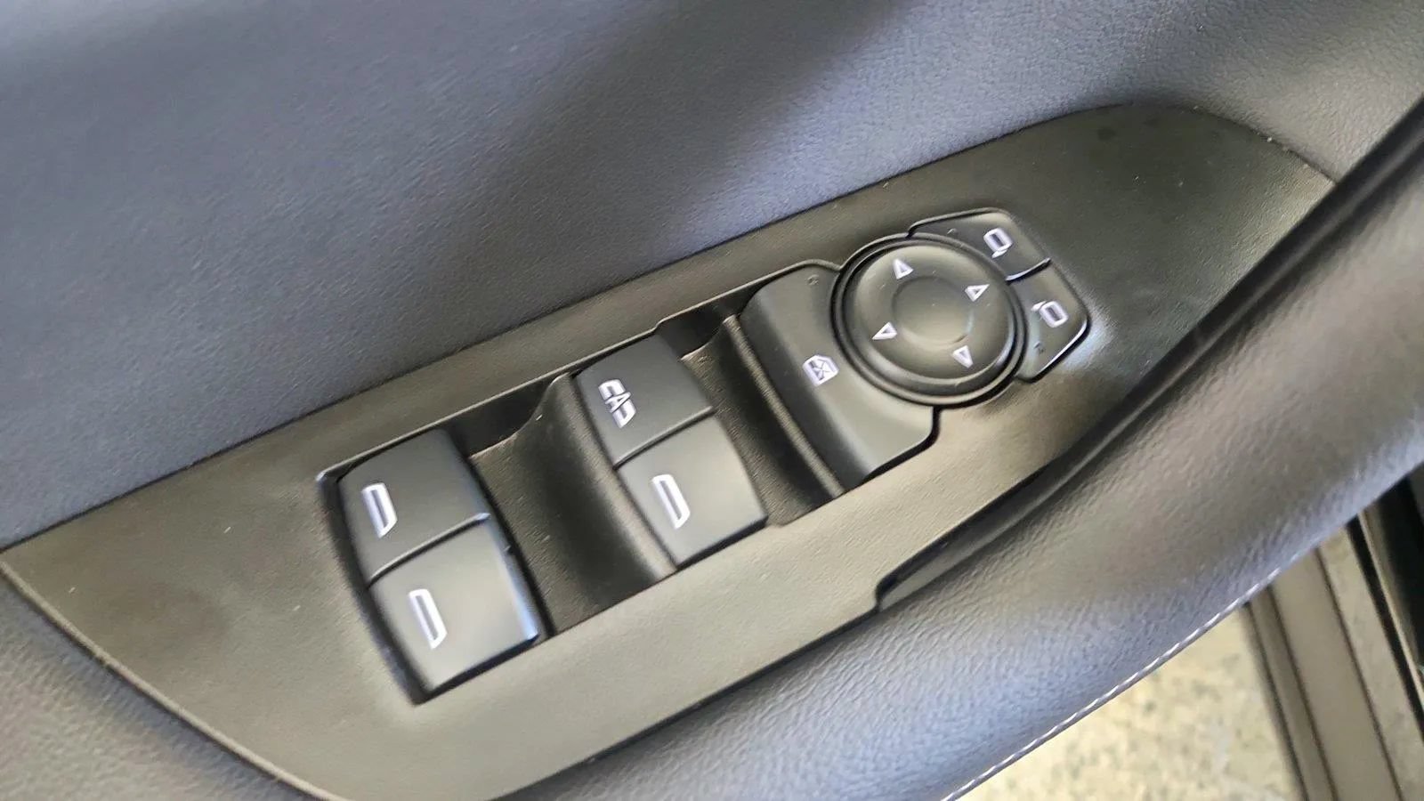 Used 2024 Chevrolet Blazer LT w/ Convenience Package FWD image 27