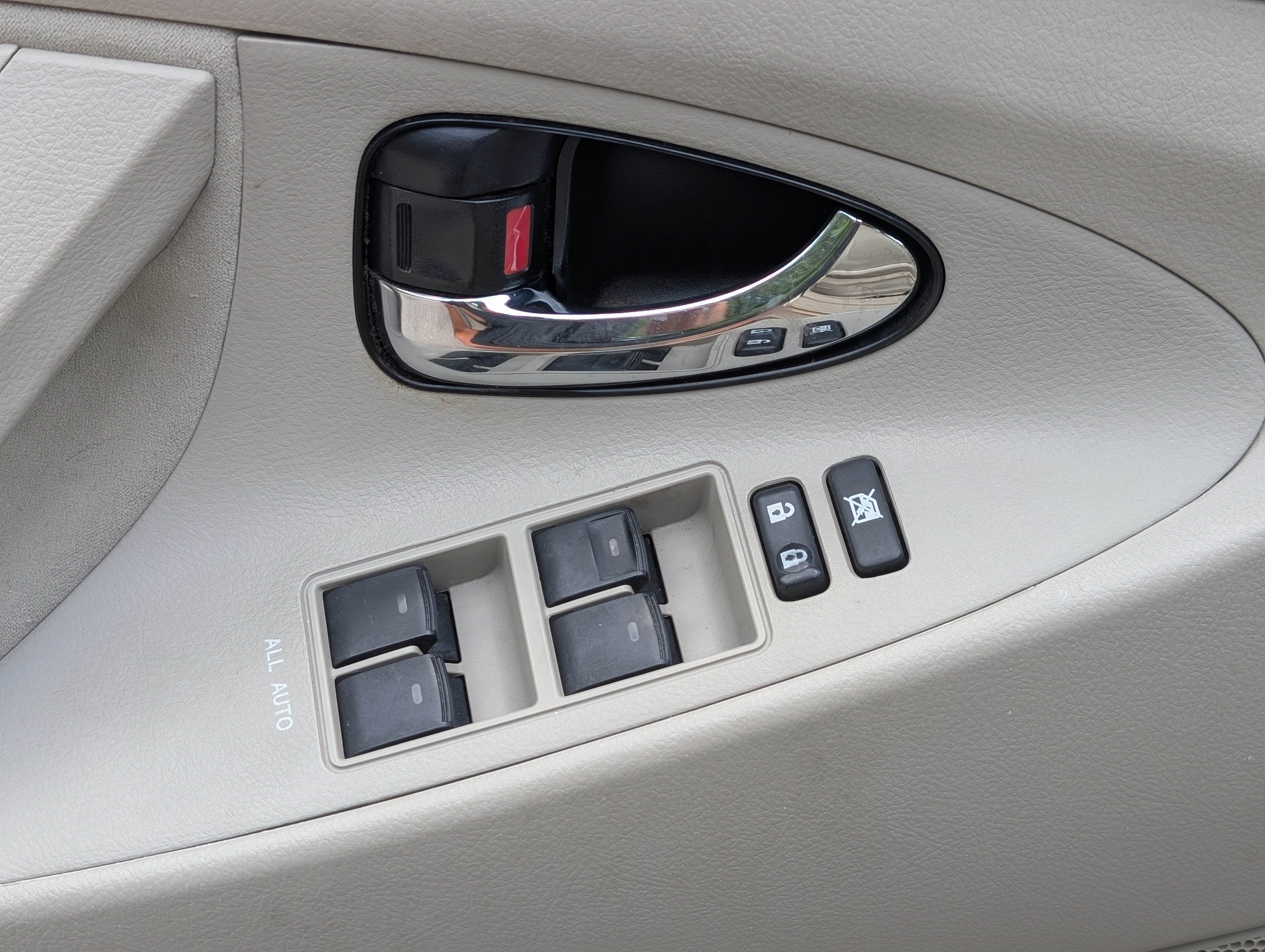Used 2011 Toyota Camry LE w/ LE Extra-Value Pkg FWD image 10