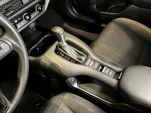 Used 2023 Honda HR-V LX image 18