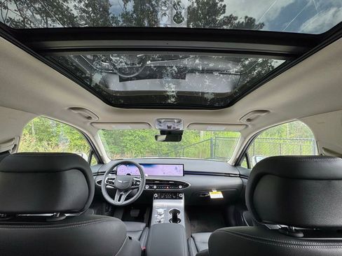 New 2026 Genesis GV70 2.5T Select image 3