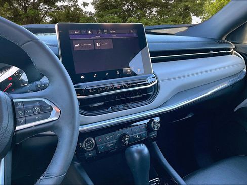 Used 2024 Jeep Compass Limited image 9