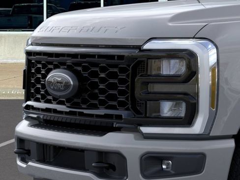 New 2026 Ford F250 Lariat w/ Black Appearance Package AWD/4WD image 17