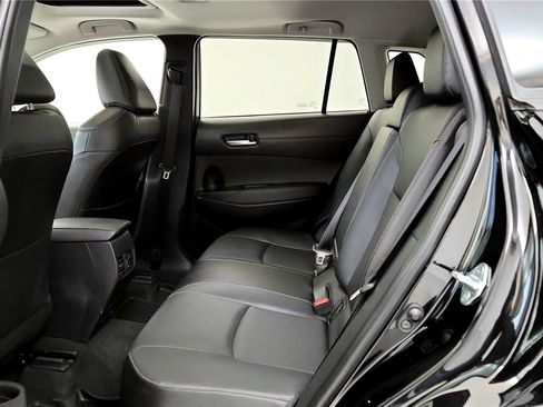 Used 2022 Toyota Corolla Cross XLE image 21