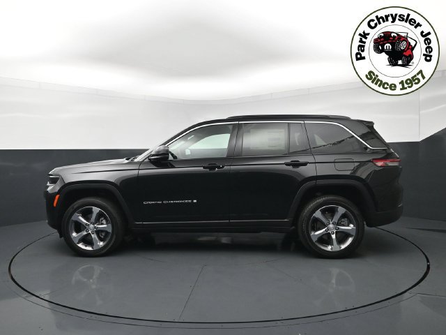 New 2026 Jeep Grand Cherokee Limited w/ Trailer Tow Package AWD/4WD image 3