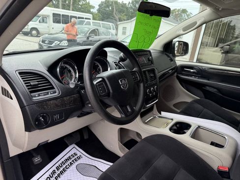 Used 2014 Dodge Grand Caravan SXT FWD image 16