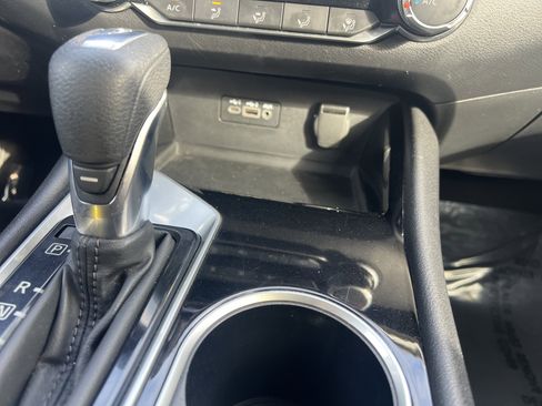 Used 2024 Nissan Altima 2.5 SV image 16