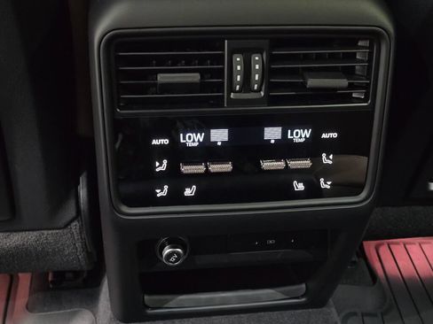 Certified 2025 Porsche Cayenne Coupe AWD/4WD image 20