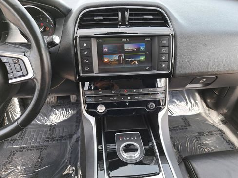 Used 2018 Jaguar XE Prestige image 20