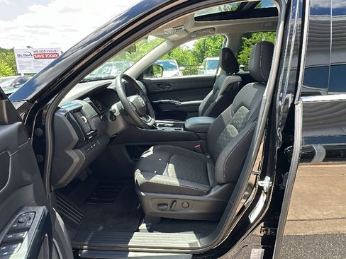 Used 2026 Nissan Pathfinder SV w/ SV Premium Package AWD/4WD image 12