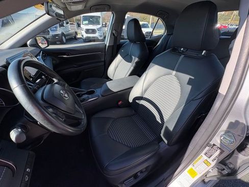 Used 2024 Toyota Camry SE image 23