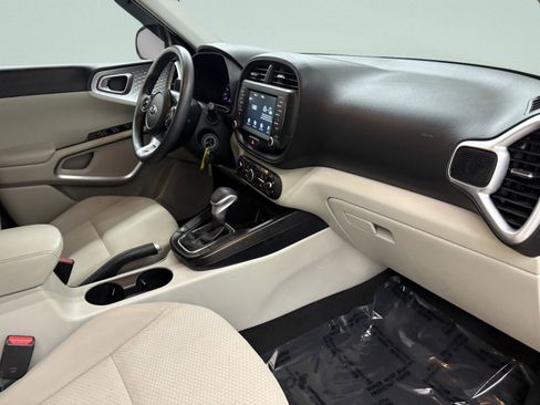 Used 2020 Kia Soul LX image 17