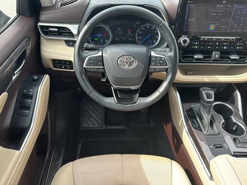 Used 2021 Toyota Highlander Platinum AWD/4WD image 18