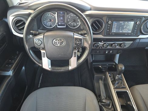 Used 2019 Toyota Tacoma SR5 AWD/4WD image 13