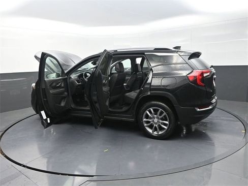 Used 2024 GMC Terrain SLT image 39