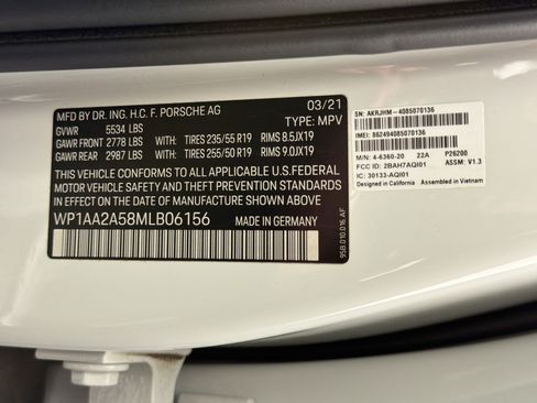 Certified 2021 Porsche Macan AWD/4WD image 26