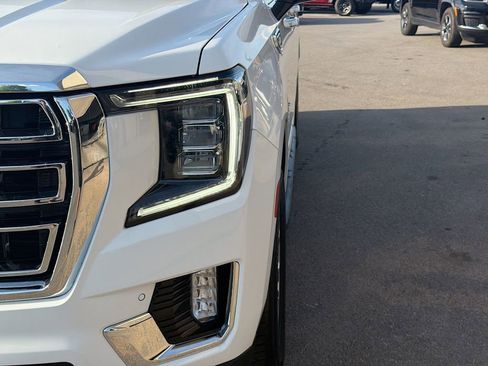 Used 2024 GMC Yukon XL SLT AWD/4WD image 10