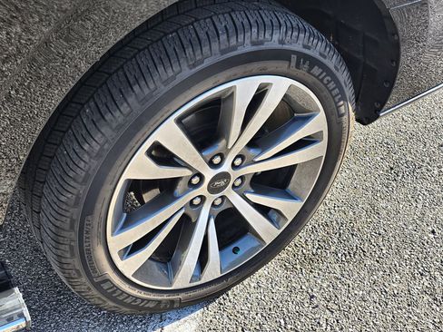 Used 2021 Ford Expedition Limited image 10