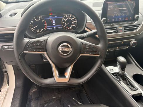 Used 2025 Nissan Altima 2.5 SV FWD image 28