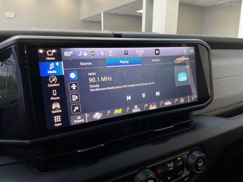 Used 2024 Jeep Wrangler Unlimited w/ Convenience Group AWD/4WD image 24