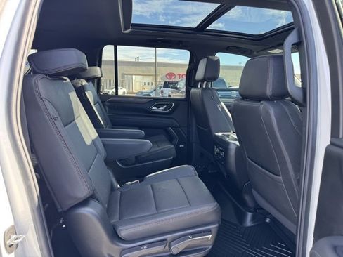 Used 2024 Chevrolet Suburban High Country image 38