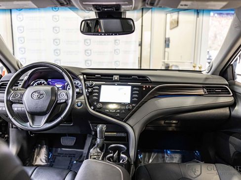 Used 2020 Toyota Camry XLE image 38