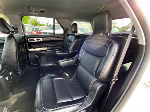 Used 2021 Ford Explorer XLT RWD image 19