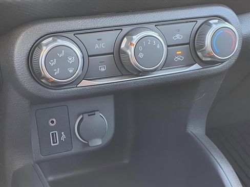 Used 2025 Nissan Kicks Play S image 11